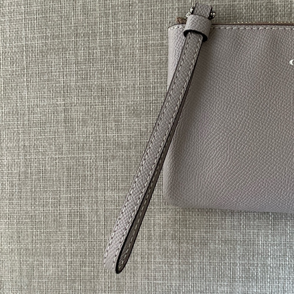 **SOLD!!** COACH CORNER ZIP WRISTLET - Picture 3 of 7